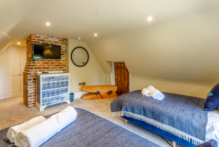 Bedroom6 2