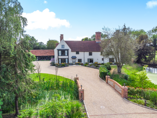 Front with moat